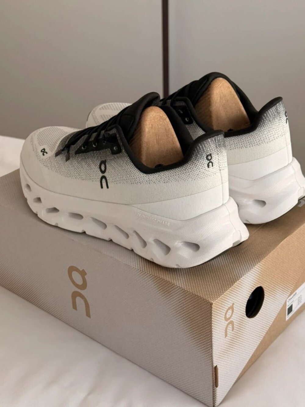 On Cloud Cloudtilt Black/White Men's Size US 9.5 - Picture 3 of 4
